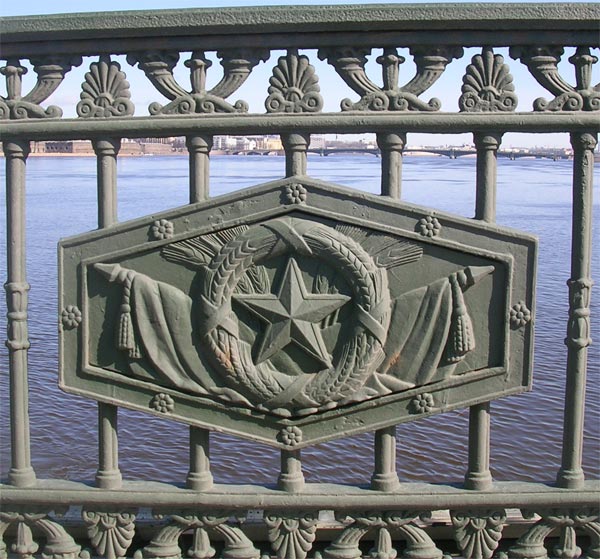 ��������� ����
Palace bridge