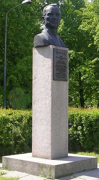 �������� ������ ����������� �������
monument to Sergy N. Kovalyov