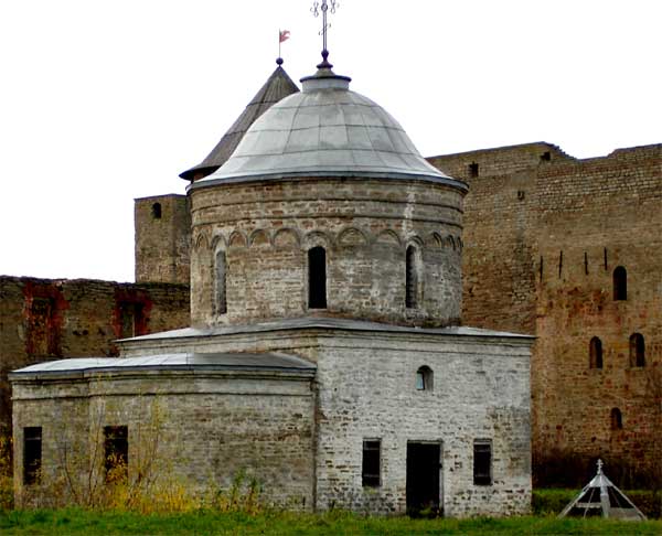 ���� � ����������
church in Ivangorod