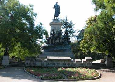 �������� ��������� � �����������
Monument to Totleben in Sevastopol