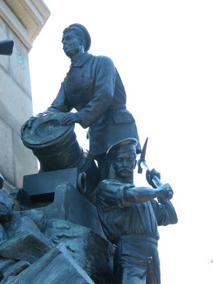 �������� ��������� � �����������
Monument to Totleben in Sevastopol