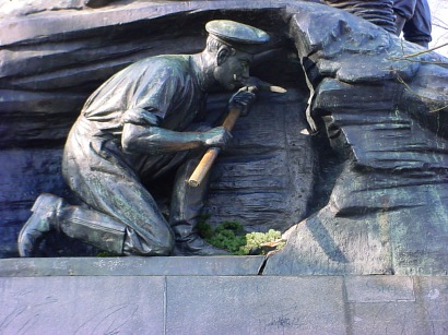 �������� ��������� � �����������
Monument to Totleben in Sevastopol