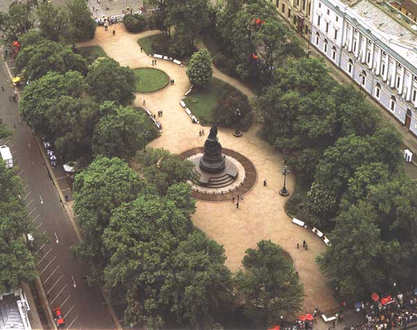 �������� ��������� II � �����-����������
Monument to Catherine II in St.-Petersburg
