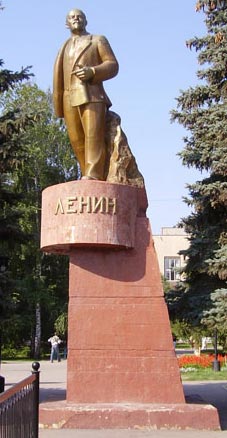 �������� �.�.������ � ��������
Monument to Vladimir I. Lenin in Saratov