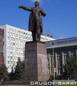 ������� �.�.������ � ��������
Monument to Vladimir I. Lenin in Saratov