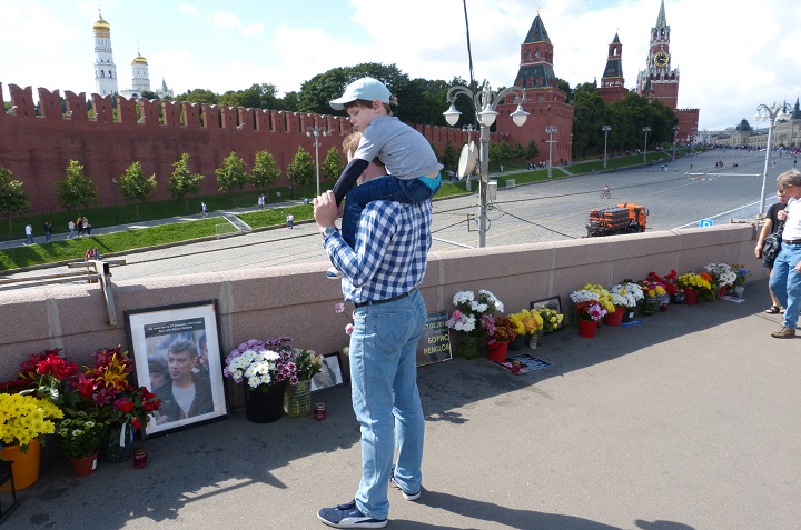 10 ���� 2016. ������ ����
July 10, 2016. The Nemtsov bridge