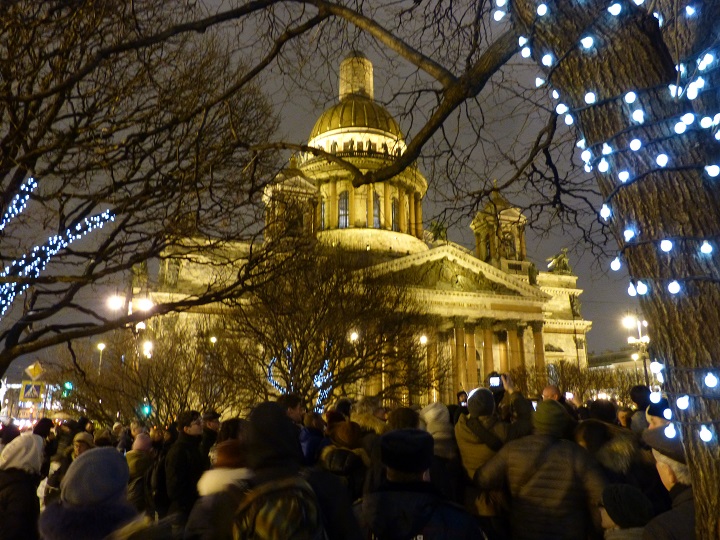 13 ������ 2017. ���� � ������ �������
January 13, 2016. The meeting in protection of St Isaacy cathedral
