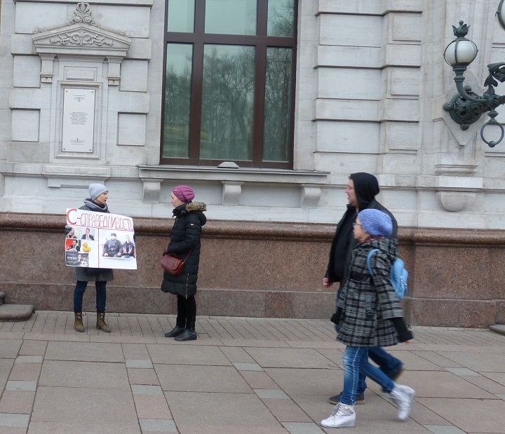 2 ������ 2017. ����� � ��������� ���
April 2, 2017. The picket in support of Fund of battle with corruption