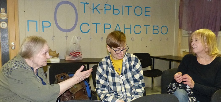 14 ������� 2019. ������ ��������� � ��������
October 14, 2019. �Painter stands with placard�