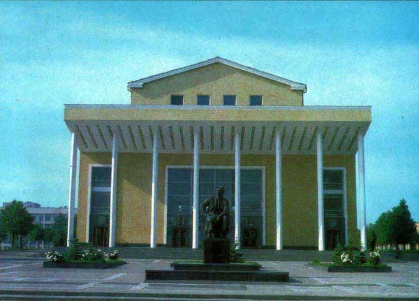 �������� �. ������ � ���
Monument to Mazhit Gafuri in Ufa