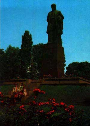 �������� �������� � �����
Monument to Taras Shevchenko in Kiev