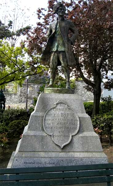 �������� �.-�.�.����� � ������
Monument to Jean-Francois Lefevre de la Barre in Paris