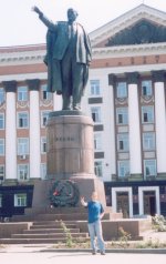 �������� �.�.������ � ������
Monument to Vladimir I. Lenin in Kursk