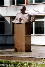 �������� �.�.�������� � ����������
Monument to Vladimir I. Ulyanov in Ulyanovsk