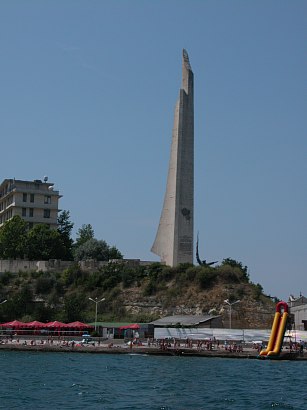 �������� �����-����� � �����������
Monument to City the hero in Sevastopol