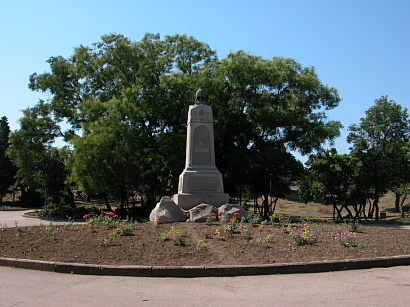 �������� ���������� 4-�� �������� � �����������
Monument to the defenders of 4th bastion in Sevastopol