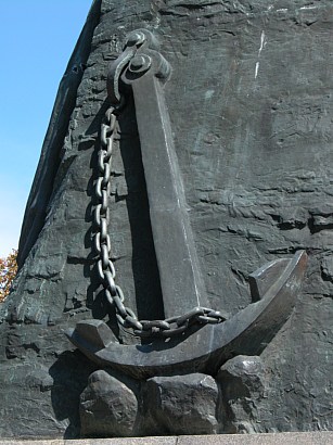 �������� �.�.��������� � �����������
Monument to Vladimir A. Kornilov in Sevastopol