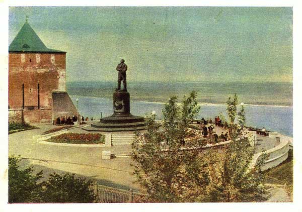 �������� �.�.������� � �������
Monument to Valery P. Chkalov in Gorky