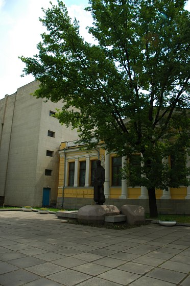 ��������  � ���������������
Monument  in Dnepropetrovsk