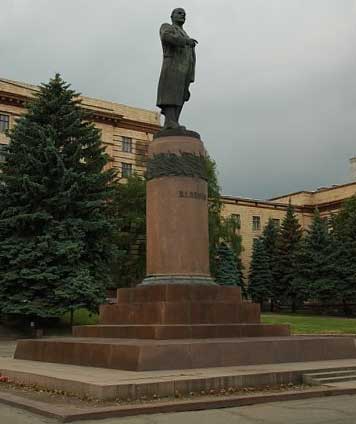 �������� �.�.������ � ���������������
Monument to Vladimir I. Lenin in Dnepropetrovsk