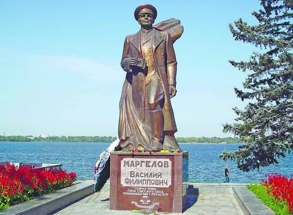 �������� �.�.��������� � ���������������
Monument to V.F.Margelov in Dnepropetrovsk