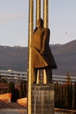 �������� �.�.������ � ������
monument to Vladimir I. Lenin in Artek