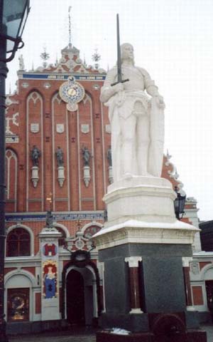 �������� � ����
Monument in Riga