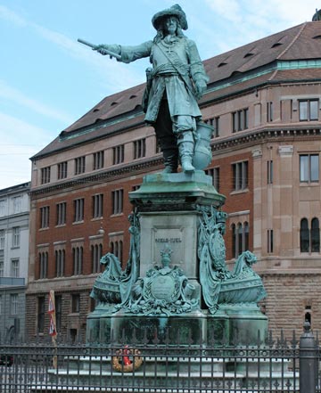 �������� ������ ��� � �����������
Monument to Nils Ul in Copenhagen