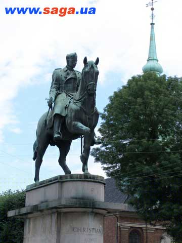 �������� ��������� X � �����������
Monument to Cristian X in Copenhagen