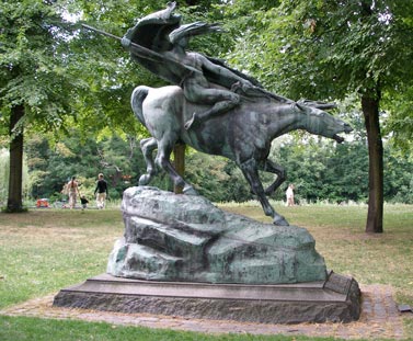 ��������  � �����������
Monument in Copenhagen