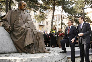 �������� �������� � �������
Monument to Taras G. Shevchenko in Tbilisi