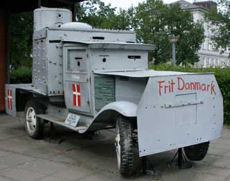�������� ��������� � �����������
Monument �Armoured motor-car� in Copenhagen