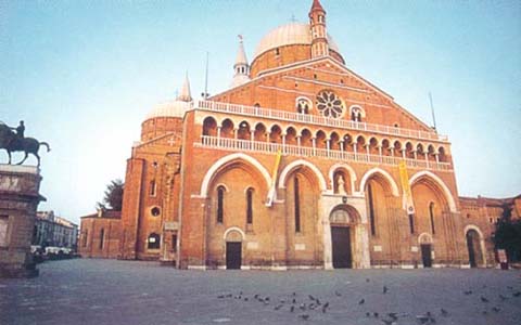 ������ �������� � �����
Horse monument in Padua