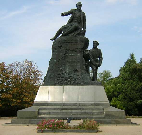�������� �.�.��������� � �����������
Monument to Vladimir A. Kornilov in Sevastopol