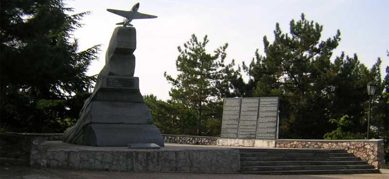 �������� ˸������ ������� ������������� ����� � �����������
Monument to the pilots in Sevastopol