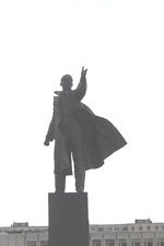 �������� �.�.������ � ��������
Monument to Vladimir I. Lenin in Kirovsk