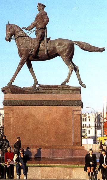 �������� �.�.������ � ������
Monument to George K. Zhukov in Moscow