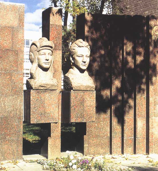 �������� ���������������
Monument to A. Kosmodemyansky and Zoya A. Kosmodemyanskaya