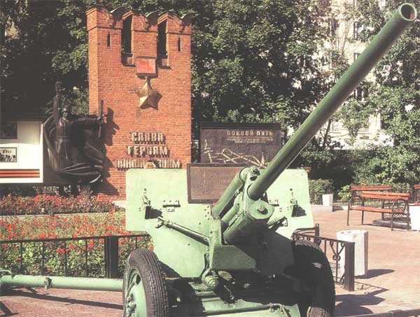 �������� ������-�����������
Monument To the heroes of Panfilov division