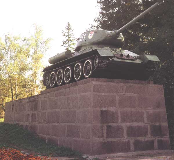 �������� ������ 16-� ����� � ����������� ��������� ���������
Monument to the warriors of 16th army and Moscow guardsmen