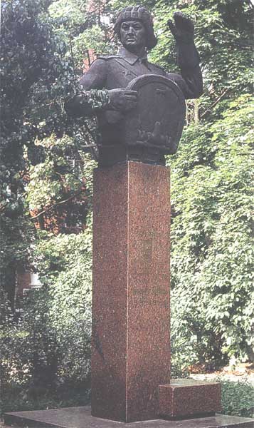 �������� ������ 9-�� ���������-����������� ��������� �������
Monument to the warriors of 9th Bobruysk-Berlin tank corps