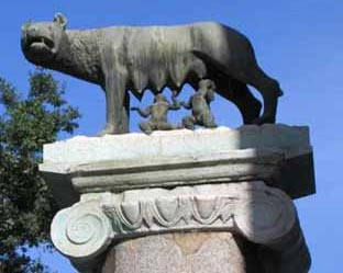�������� �������������� ������� � ����
Monument �Capitoline wolf� in Rome