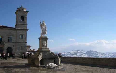 �������� �������� � ���-������
Monument to Freedom in San Marino