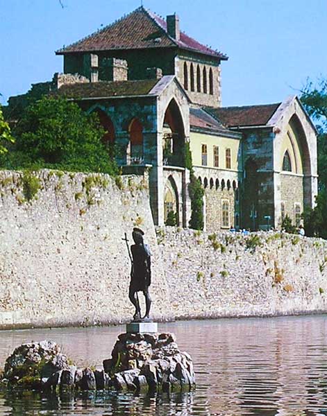 �������. �������� ������� �����
Hungary. Monument to St Janos