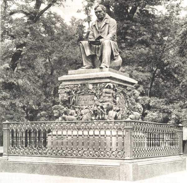 �������� �.�.������� � �����-����������
Monument to Ivan A. Krylov in St.-Petersburg