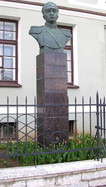 �������� �.�.������� � �����-����������
Monument to Paul S. Nakhimov in St.-Petersburg