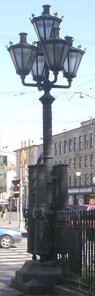 ������ � ��������� ��������� �����
Lantern at monument �Military glory�