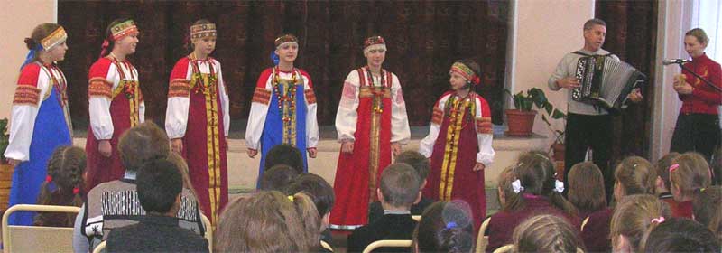 �������� ��������� � ����� � 19
Ensemble �Zheryolochki� in the school � 19