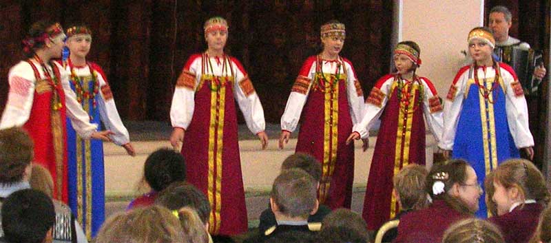 �������� ��������� � ����� � 19
Ensemble �Zheryolochki� in the school � 19