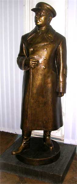 �������. ������ �.�.����������
Statue of Clement E. Voroshilov by Ditrikhs
